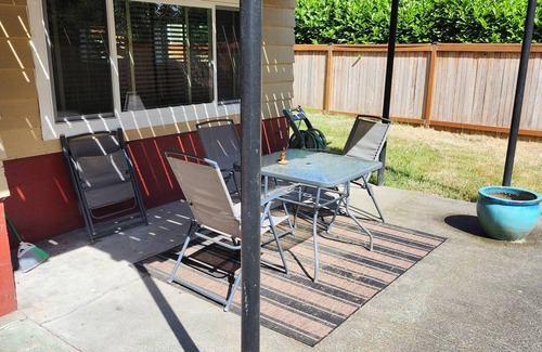 Highline House | Private & Spacious Daylight Basement Apartment with Kitchen