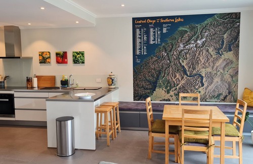Lower Shotover Apartment | Private, spacious, peaceful escape for 1-4 people-Iconic Views-Spa pool-PERFECT!