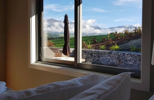 Lower Shotover Apartment | Private, spacious, peaceful escape for 1-4 people-Iconic Views-Spa pool-PERFECT!