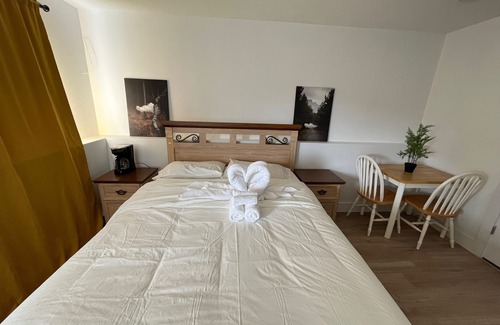 Halifax Bed & Breakfast | Private stay at Halifax (Private entrance)