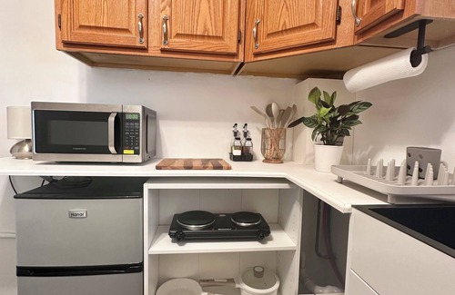 Colonia House | Private studio, Bedroom, living and bathroom, close to train to NY. Pet friendly