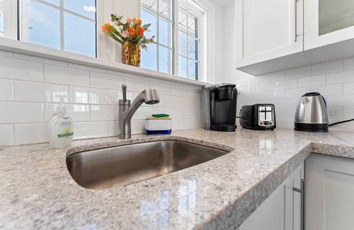 Burlington Apartment | Private Studio apartment Downtown - 2nd floor U5