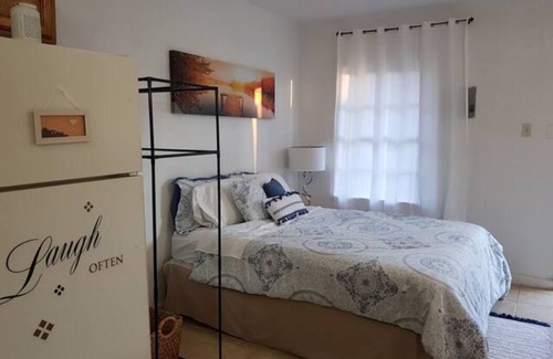 Brookhollow Apartment | Private studio apartment with full kitchen & bath