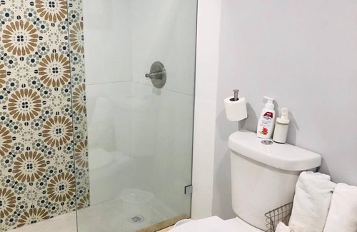 East Little Havana Apartment | Private Studio Cabin steps from Calle 8 - 5V