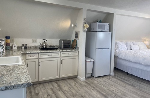 Carson City Apartment | Private studio, King bed, EV charger