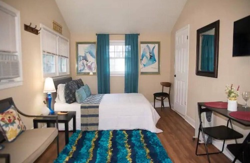 Woodstock Apartment | Private Studio-Kitchenette/ One Guest Only.