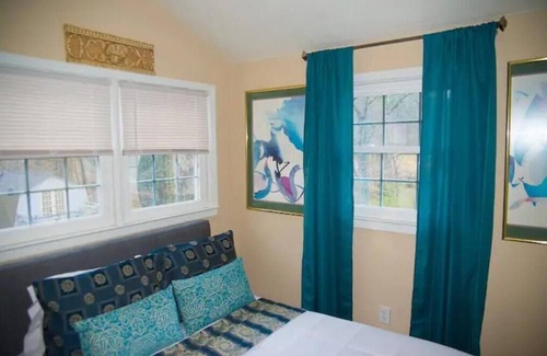 Woodstock Apartment | Private Studio-Kitchenette/ One Guest Only.
