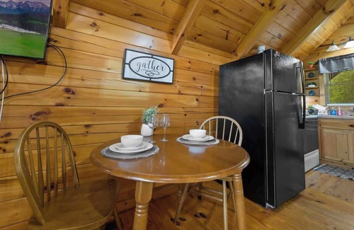 Sevierville Cabin | Private Studio Log Cabin! Hot Tub,Fireplace,Chill!
