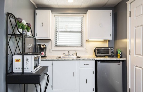 Donelson Apartment | Private Studio Near Opryland No Stairs, Park By Your Door.