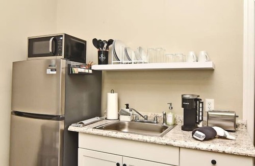Winter Garden Apartment | Private Studio on the Bike Trail