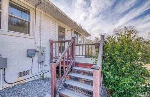North Northwest Pensacola Apartment | Private Studio Pet Friendly A/C + Wi-fi