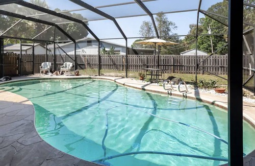 Lakewood Park Apartment | Private Studio with Shared Pool 15 minutes to Vero Beaches and Fort Pierce Inlet