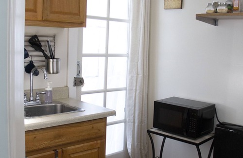 East Richmond House | Private stylish cottage in Richmond Heights
