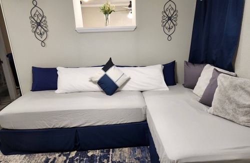 Southside House | Private Stylish Hideout/Rodeo/Riverwalk 3.4 mi/AF BMT 7 miles No Nosy Host