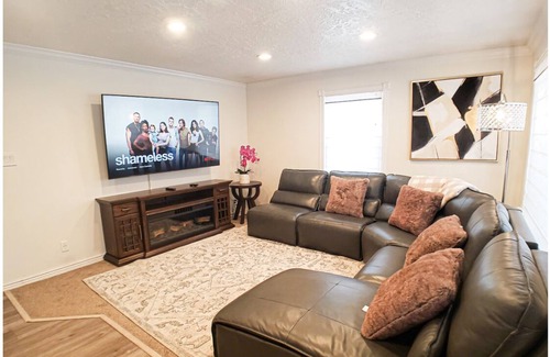 East Central House | Private Sugarhouse Gem, Walkable, Spa, Garage, Gazebo,Fully Fenced Yard, Firepit
