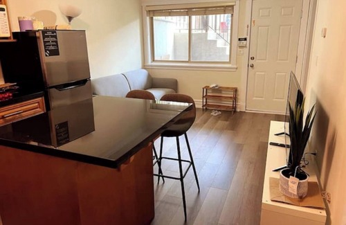 Sunset Apartment | Private suite 1 bed 1 bath - 15 mins YVR/downtown