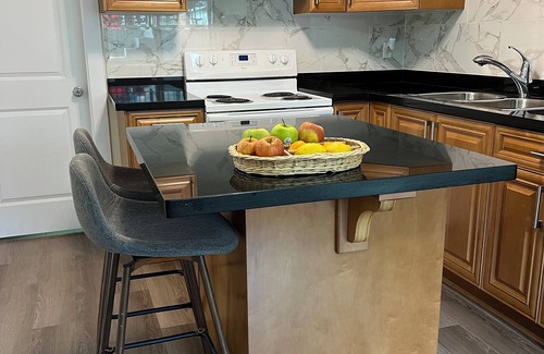 Sunset Apartment | Private suite 1 bed 1 bath - 15 mins YVR/downtown