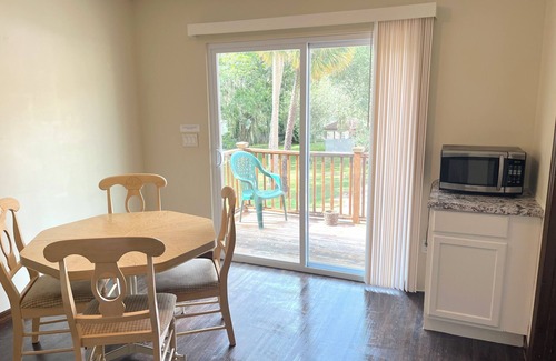 Leesburg Bed & Breakfast | Private suite 3 BR 1 BA with pool, balcony, boat parking