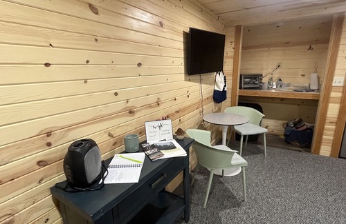 Logan Apartment | Private Suite - Big Pine Studio - Hocking Hills