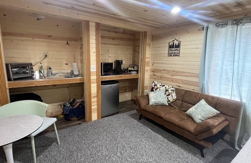 Logan Apartment | Private Suite - Big Pine Studio - Hocking Hills