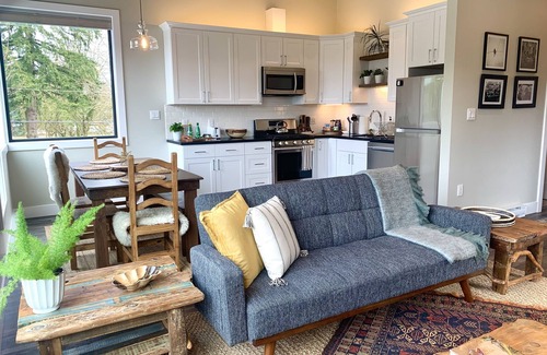 Fort Langley House | Private suite in the heart of Fort Langley