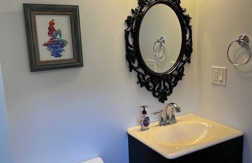 Greenwich Apartment | Private suite. Convenient to Capital Theater and HPN airport. Free parking.