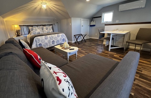 Greenwich Apartment | Private suite. Convenient to Capital Theater and HPN airport. Free parking.