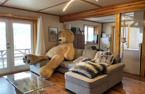 Kamloops Cabin | Private suite in a beautiful log home with stunning lake/mountain/desert views