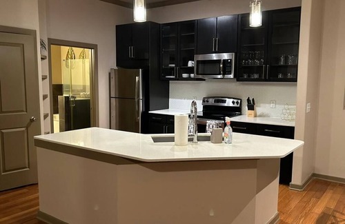 George Bush Park/Eldridge Apartment | Private suite in the Houston that has a gym and pool to relax in.