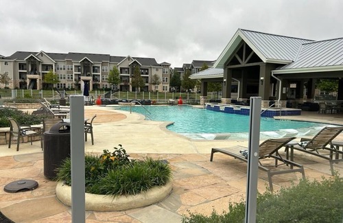 George Bush Park/Eldridge Apartment | Private suite in the Houston that has a gym and pool to relax in.