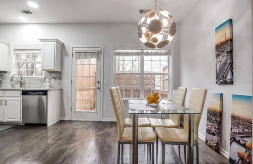 Tucker House | Private Suite Minutes Away From Atlanta