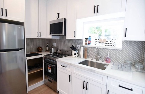 Valley Glen Apartment | Private Suite Near Universal w/All the Essentials