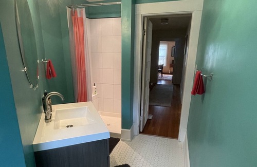 Cleveland House | Private Suite on 2nd floor in Lovely Home
