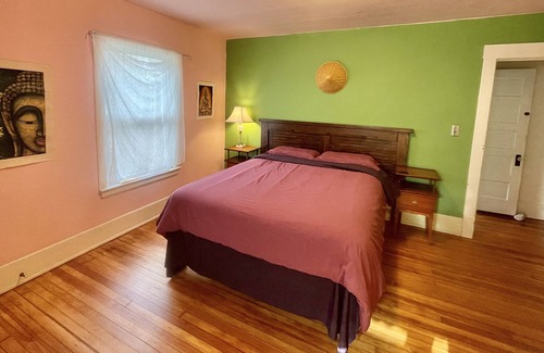 Cleveland House | Private Suite on 2nd floor in Lovely Home