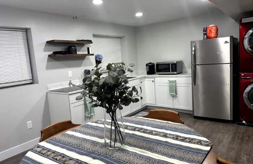 Sandy House | Private Suite - Private Entrance - Pets Allowedn