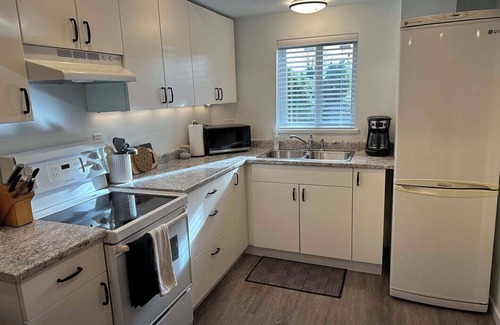 Powell River Apartment | Private suite steps away from the ferry and some of Powell River's best dining.