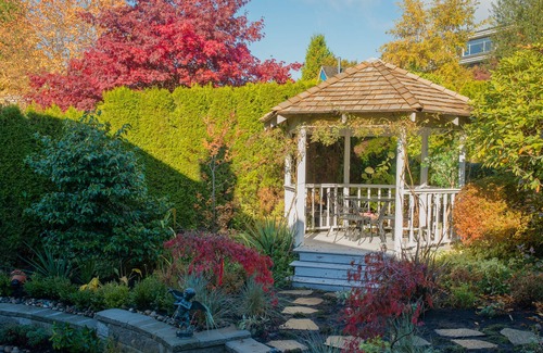Upper Lonsdale House | Private suite with panoramic views of the downtown Vancouver & Ocean view