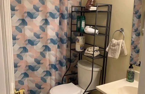 Newington Apartment | Private Suite w/free parking & high speed Wifi