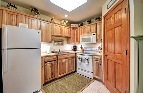 Maggie Valley Apartment | Private Suite w/Stunning Mountain Views & Deck Dining