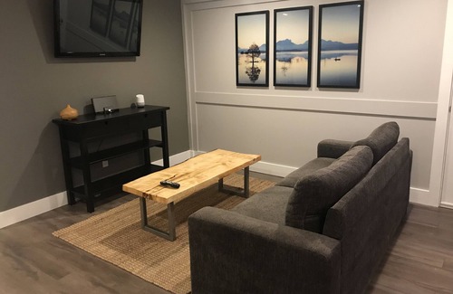 Shawnigan Lake Apartment | Private suite with hot tub.