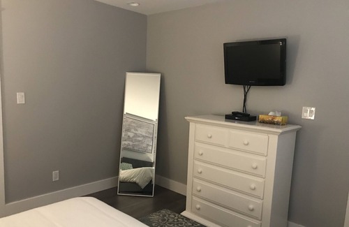 Shawnigan Lake Apartment | Private suite with hot tub.