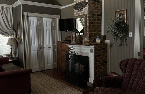 Abbeville House | Private Suite within my Historial Home. Built in 1917.