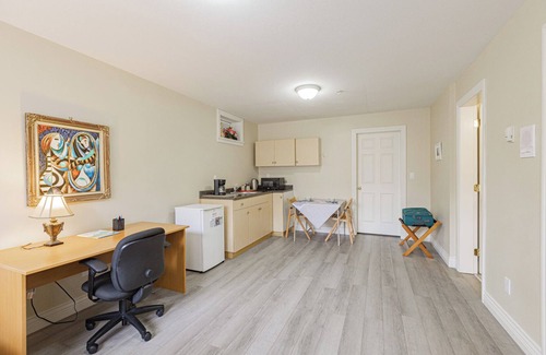 Marpole House | Private Sunny Cozy 1BR Suite