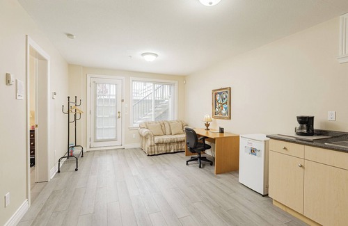 Marpole House | Private Sunny Cozy 1BR Suite