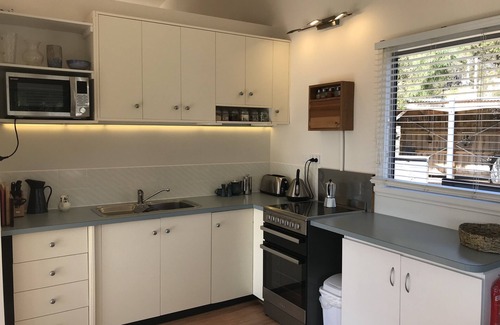 Binalong Bay Apartment | Private, sunny, waterfront retreat - Bay of Fires