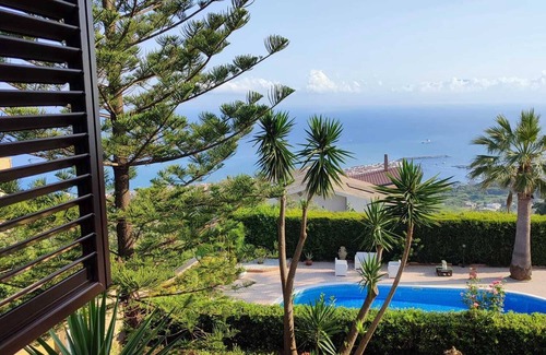 Vibo Valentia House | Private swimming pool and breathtaking sea view.