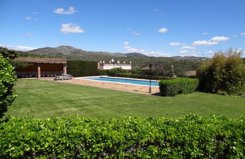 Cubelles Villa | Private Tennis-Voleyball-Basketball, Heated Pool, Sauna with Aromatherapy