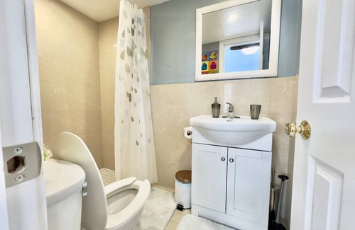 Runnymede House | Private Toronto Guest Room
