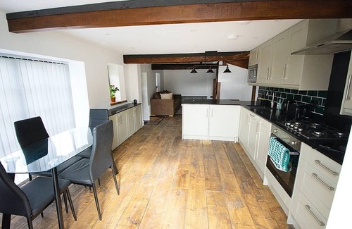 North Walsham House | Private Town Centre Barn Full of original charm. Pet friendly!
