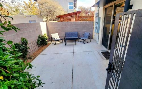 Raynolds Addition Apartment | Private Townhome Haven in Downtown